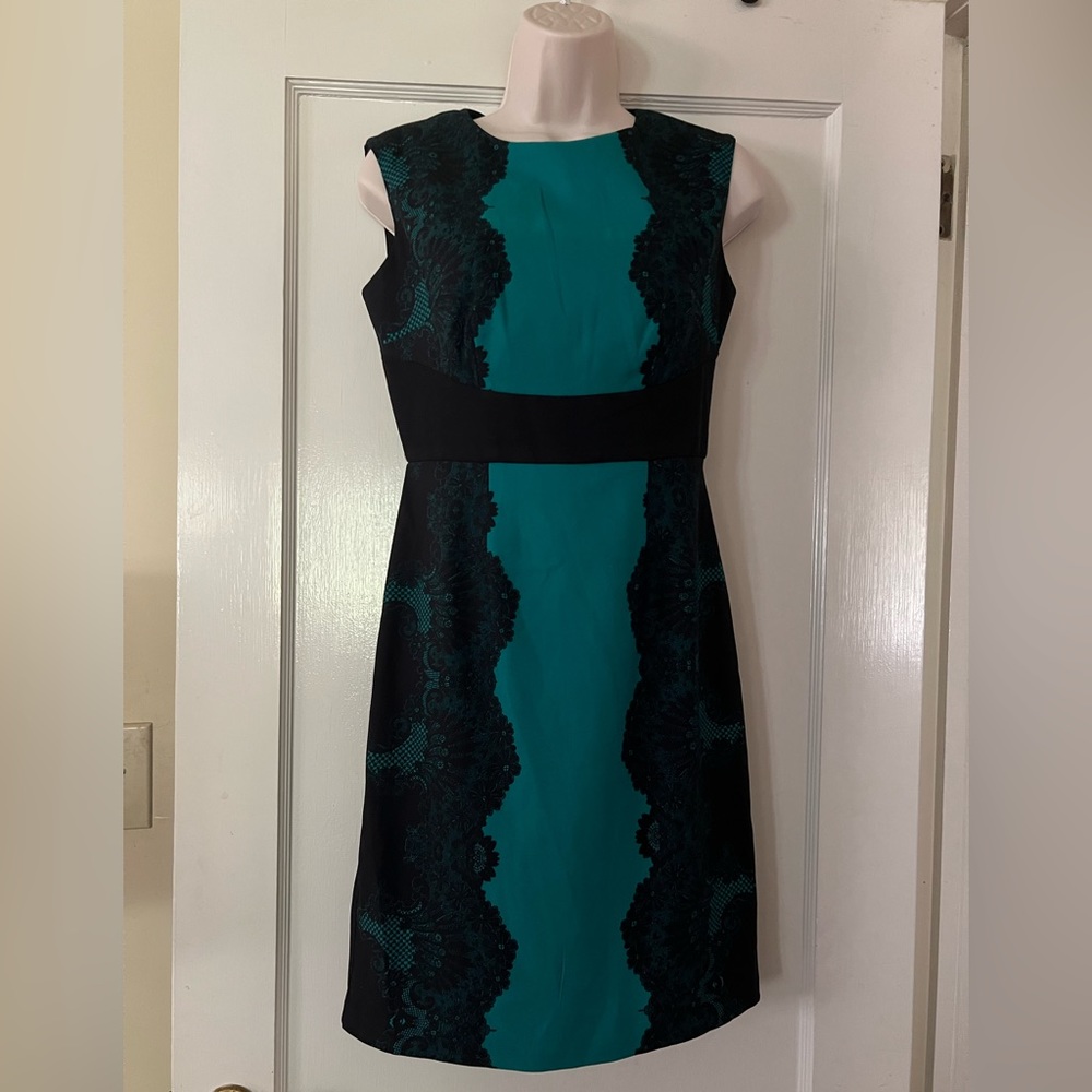 London Times Sleeveless Sheath Green with Black Lace Print